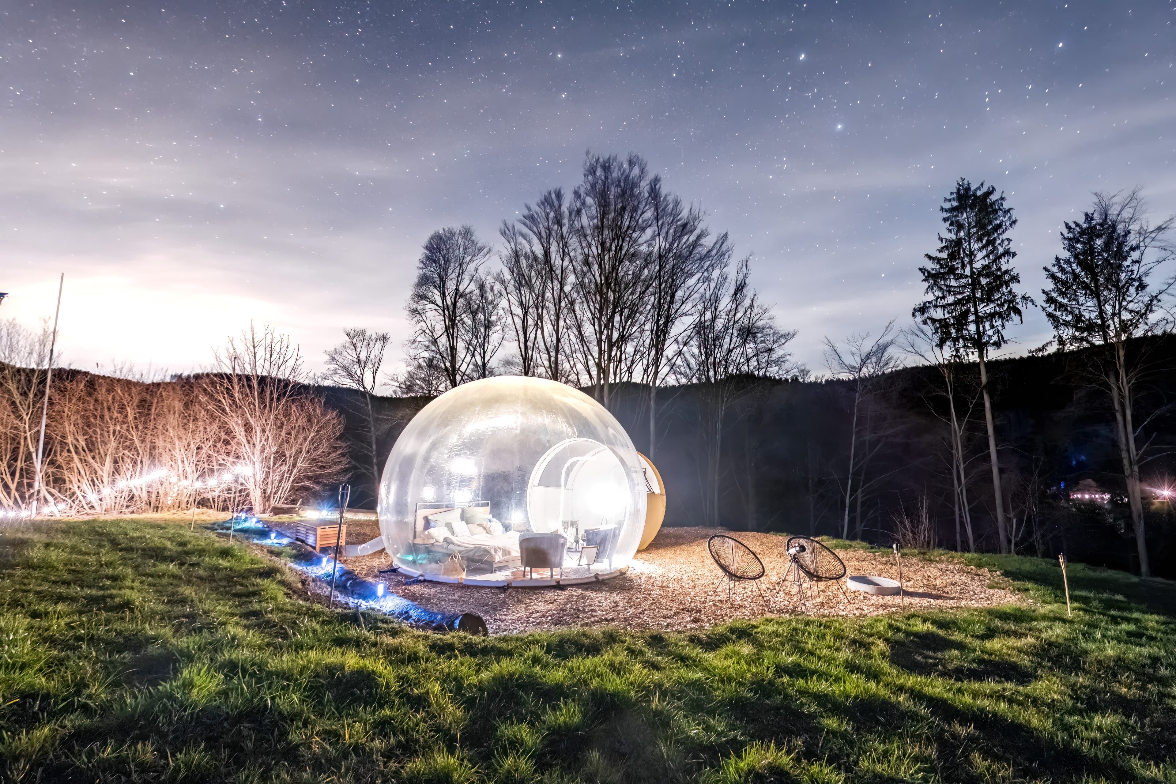 Bubble Tent Elzach at night under a starry sky