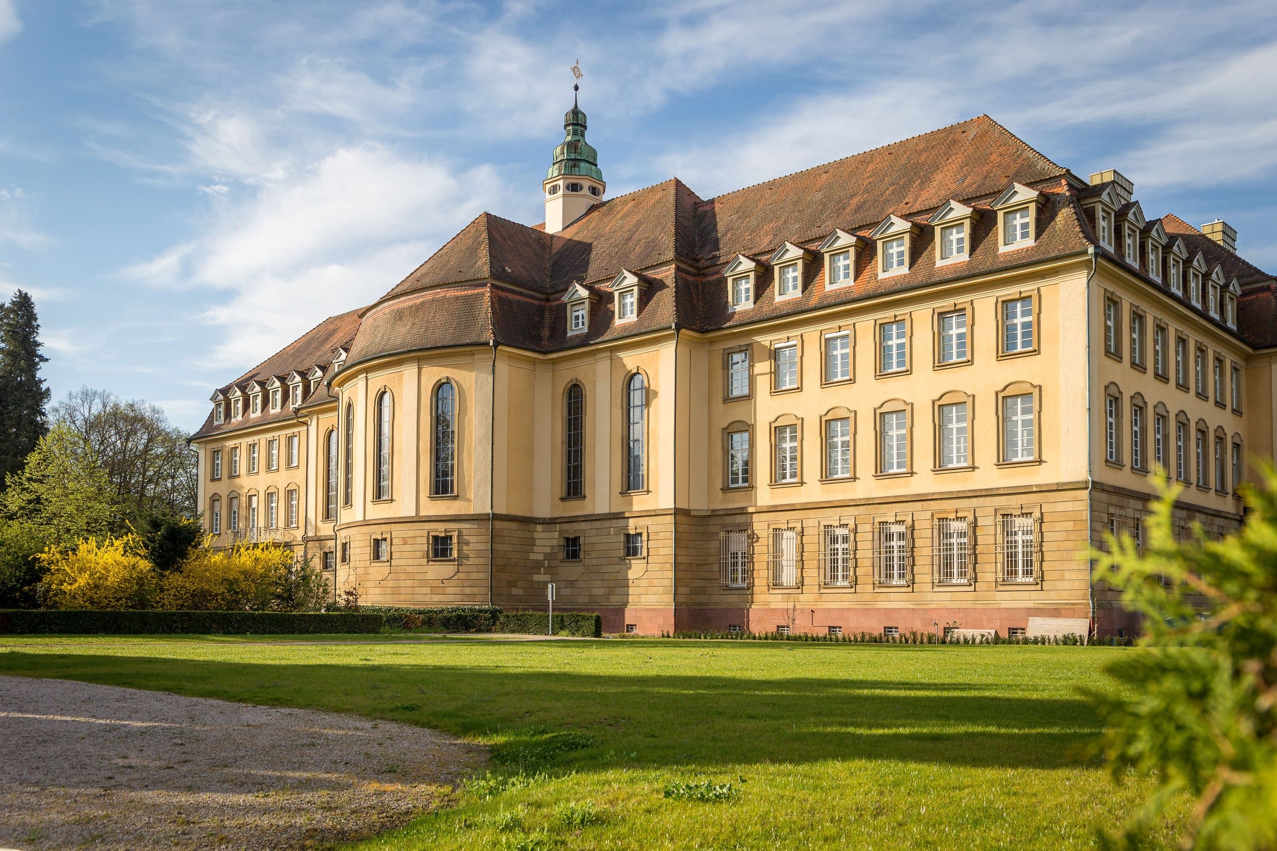 Außenansicht des Erlenbad Resorts im Schwarzwald
